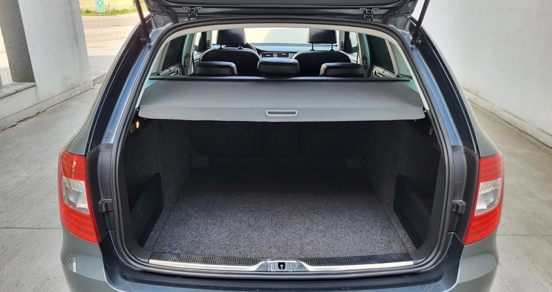 Skoda Superb cena 42558 przebieg: 359859, rok produkcji 2015 z Hel małe 781